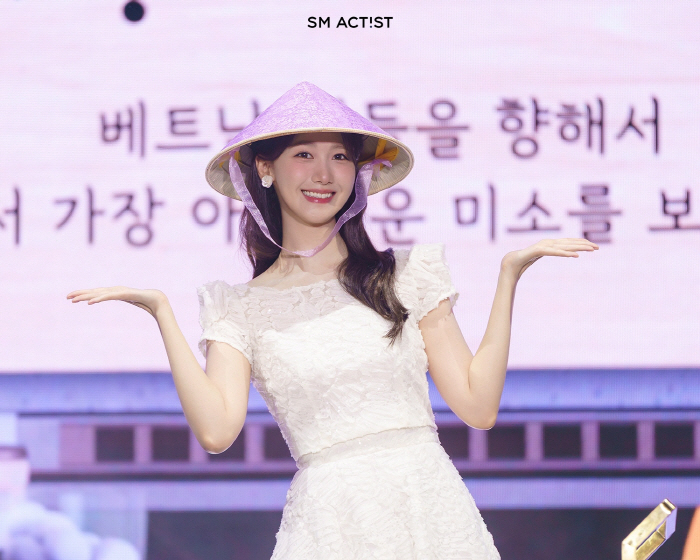 Yoona Proves Global Star Power With Heartfelt Vietnam Fan Meeting
