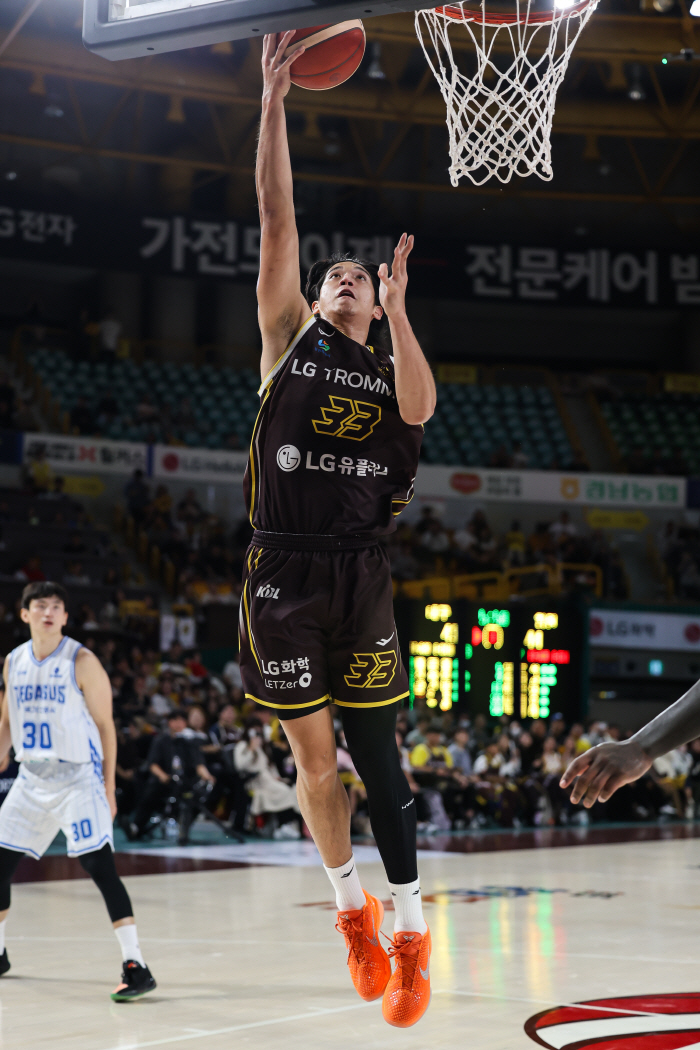 ASEM MARAY CALTAMAYO 40 points joint venture Changwon LG overpowered Korea Gas Corporation 7668 for the seventh consecutive time in a row