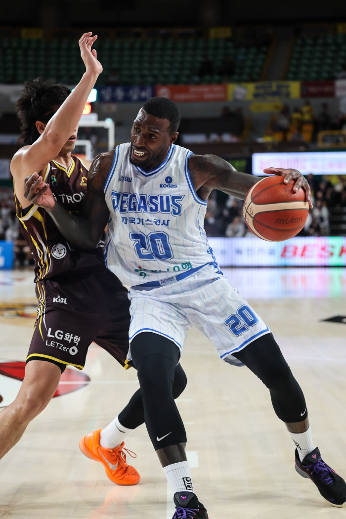 ASEM MARAY CALTAMAYO 40 points joint venture Changwon LG overpowered Korea Gas Corporation 7668 for the seventh consecutive time in a row