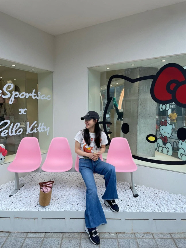 Park Joo-mi's daily life full of girl emotions...Your beauty while you've forgotten the years