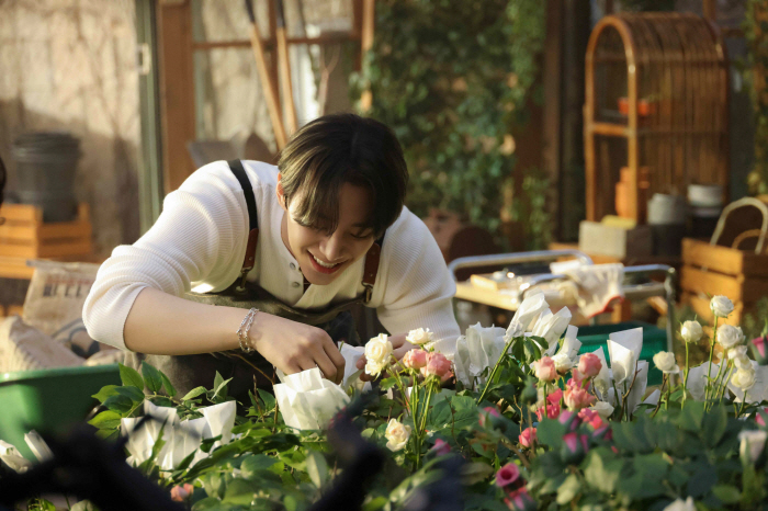  Pursuing beauty  Growing character..Typhoon Corporation's Lee Junho One Man Show did it