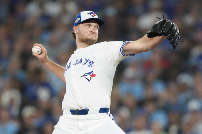 The self-destruction of the 60-homer MVP candidate, the 3K misappropriation of the double play, Toronto rookie pitcher's rebellion, and LAD only gets better