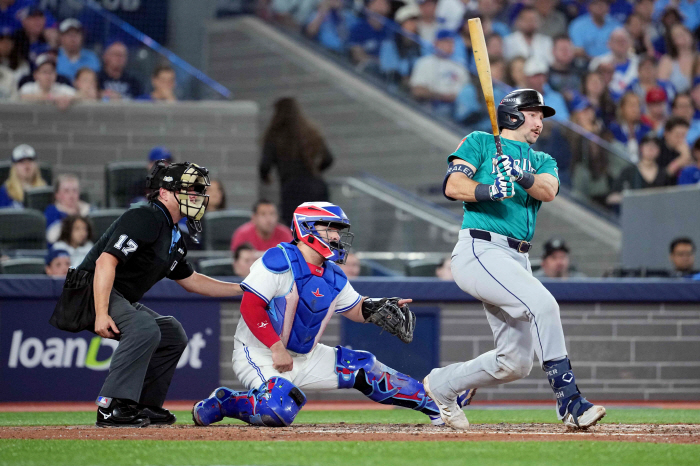 The self-destruction of the 60-homer MVP candidate, the 3K misappropriation of the double play, Toronto rookie pitcher's rebellion, and LAD only gets better