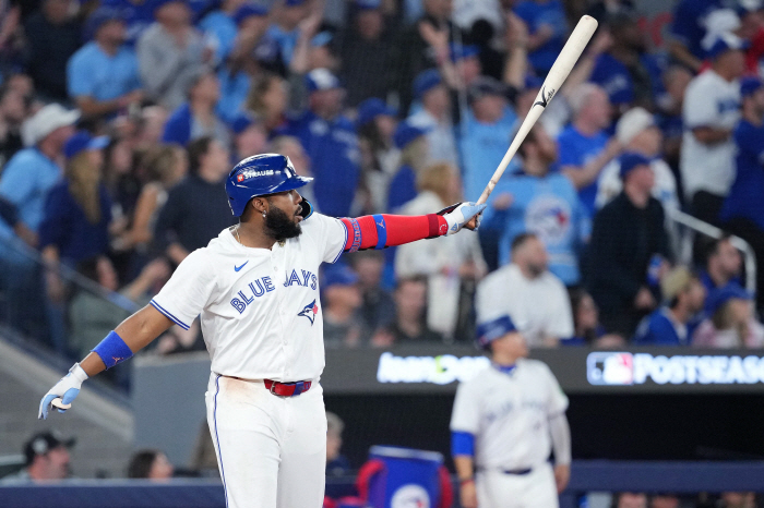 The self-destruction of the 60-homer MVP candidate, the 3K misappropriation of the double play, Toronto rookie pitcher's rebellion, and LAD only gets better