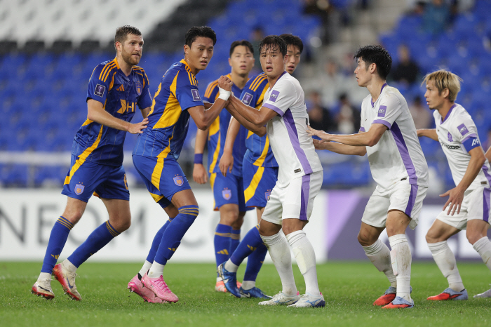 This is Ulsan, Kim Min-hyuk's first congratulatory shot → 2nd team, the best Hiroshima 10 attack → leading...Lee Chung-yong's replacement has changed 180 degrees