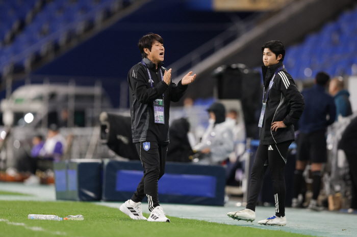 This is Ulsan, Kim Min-hyuk's first congratulatory shot → 2nd team, the best Hiroshima 10 attack → leading...Lee Chung-yong's replacement has changed 180 degrees
