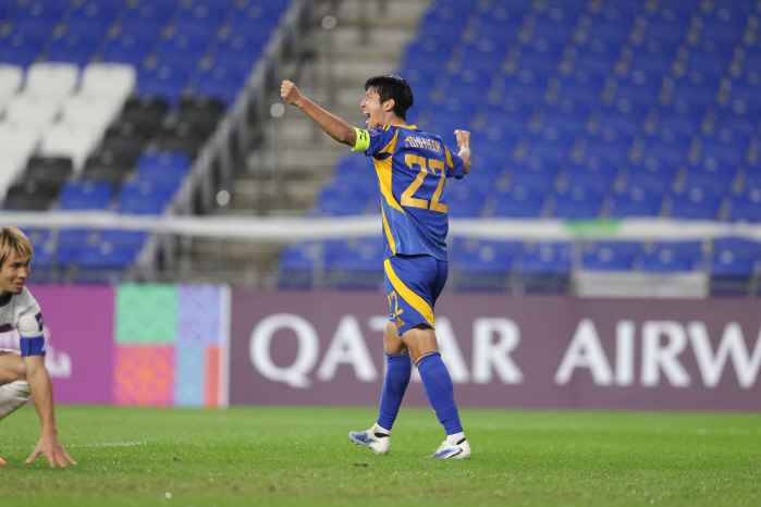 This is Ulsan, Kim Min-hyuk's first congratulatory shot → 2nd team, the best Hiroshima 10 attack → leading...Lee Chung-yong's replacement has changed 180 degrees