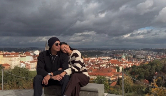 Daniel Henney, ♥ A strong kiss while traveling with his wife..a romantic honeymoon routine