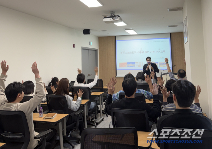 Empathy with deaf athletes X Communication Sports Ethics Center, sign language education for all employees
