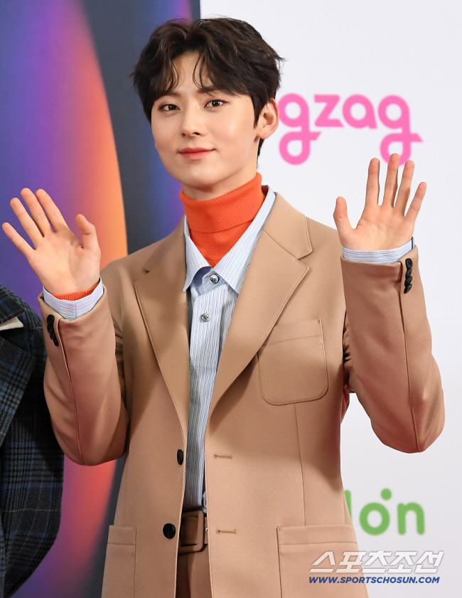  Hwang Min-hyun's first move since he was discharged from the military...The spectacular return as the MC of the K-POP Festival
