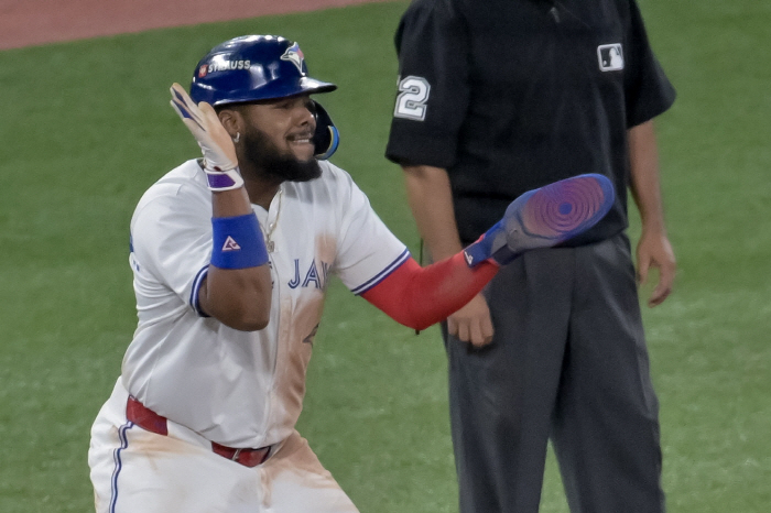 Gamblers bet on winning LAD in unison, and will Ohtani endure booing at Toronto's Natural Enemy Rogers Center