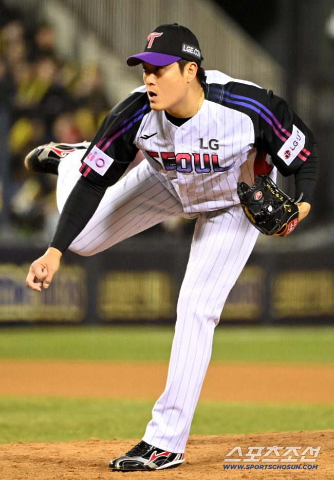 He disappeared from Jamsil, the 1.4 billion FA who joined the Icheon training. He failed to enter the Korean Series in the end. I'm in a bad mood