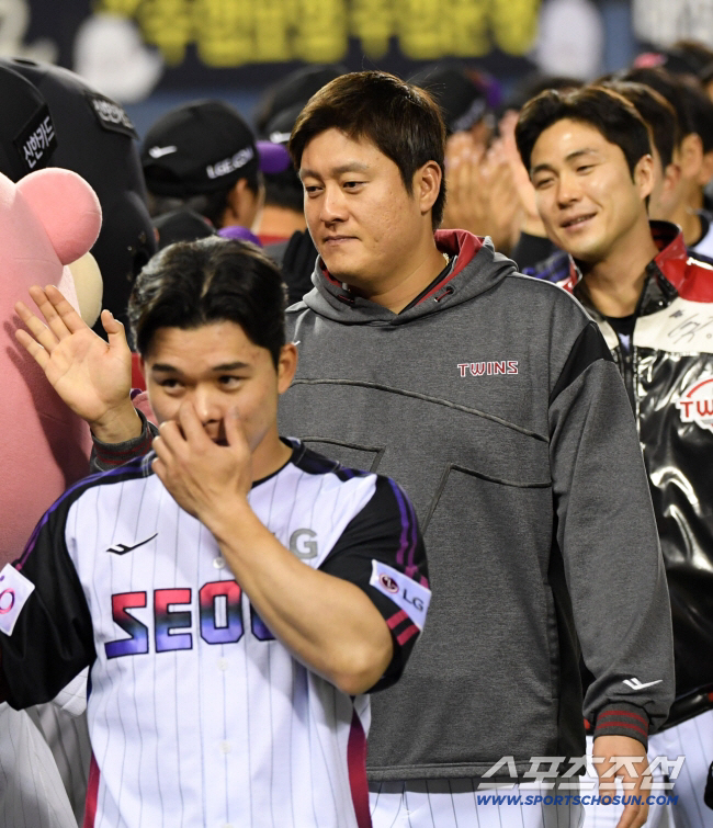 He disappeared from Jamsil, the 1.4 billion FA who joined the Icheon training. He failed to enter the Korean Series in the end. I'm in a bad mood