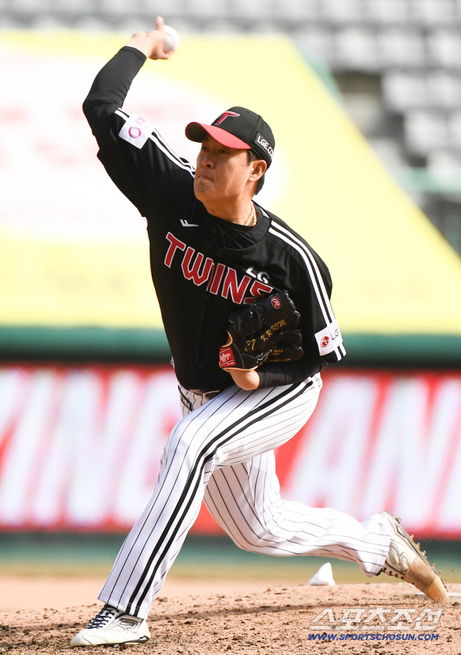 He disappeared from Jamsil, the 1.4 billion FA who joined the Icheon training. He failed to enter the Korean Series in the end. I'm in a bad mood