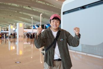 He won the Entertainment Award and the Blue Dragon Entertainment Award..Kian 84 Departures Today (21st) for Extreme 84