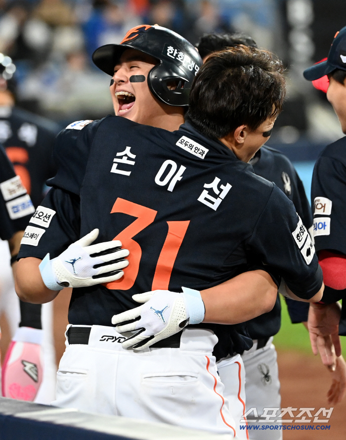 How can you not go crazy! Forget the double play…The fourth batter hit a home run properly. Hanwha's turnaround
