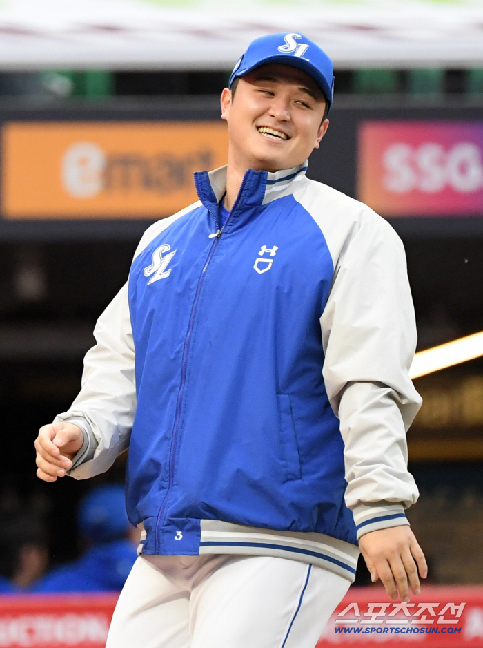I haven't seen you smile all season.... Autumn hero of the twist turned into Hahoe mask seems to have gained confidence 