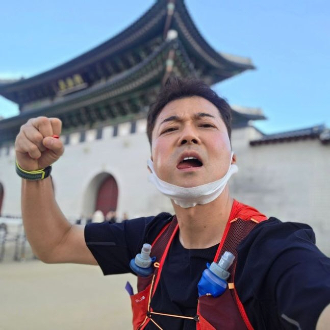 Jeon Hyun-moo, Gian84 followed by Nahonsan Runner...The first Owoonwan in my life