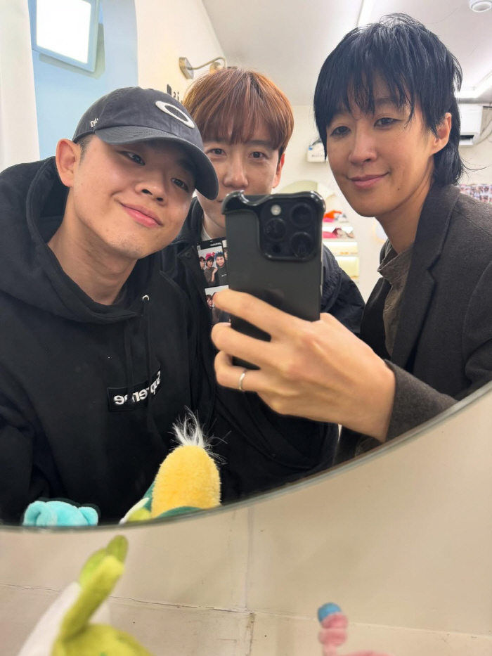 Kim Gu-ra and Grei met 女 celebrities ahead of the discharge of the Marine Corps...My partner is a 21-year-old girl