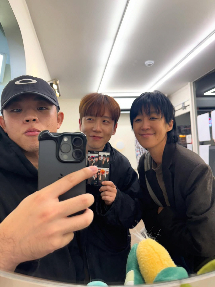 Kim Gu-ra and Grei met 女 celebrities ahead of the discharge of the Marine Corps...My partner is a 21-year-old girl