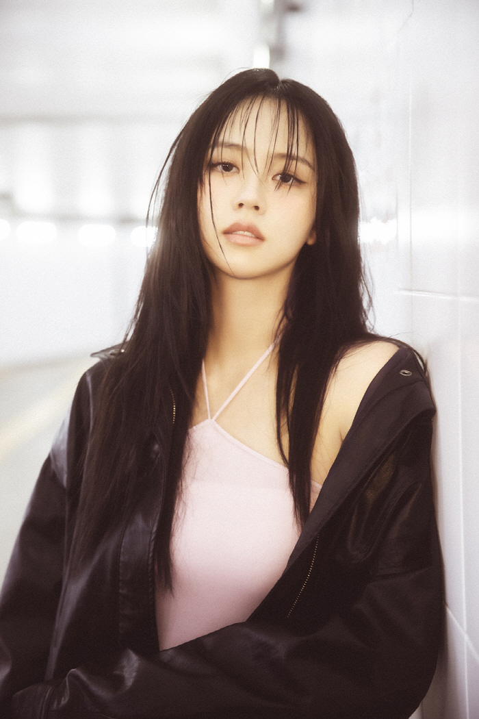 Kim So-hyun, you're sexy because you're alluring..He's full of energy and maturity