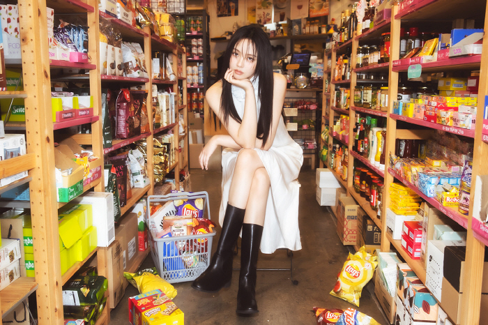 Kim So-hyun, you're sexy because you're alluring..He's full of energy and maturity