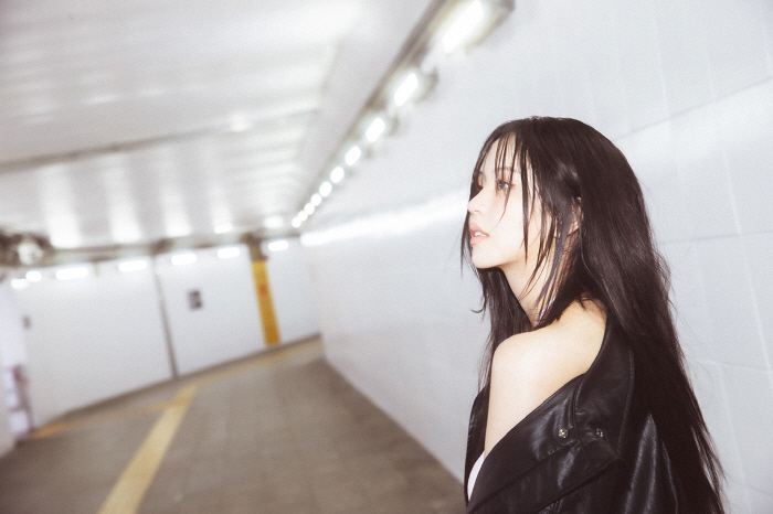 Kim So-hyun, you're sexy because you're alluring..He's full of energy and maturity