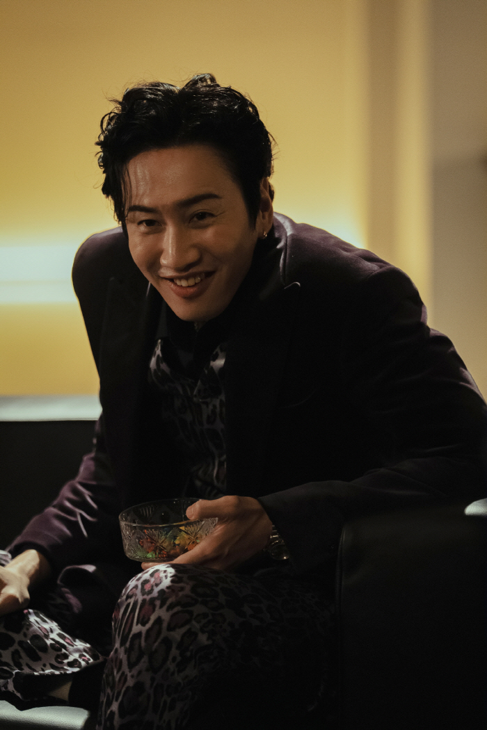 Lee Kwang-soo Turns Villain in Disney+ Thriller ‘The Manipulated’