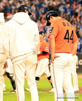 Let's have fun, that's all. An autumn playground for 21-year-old Kim Seo-hyun, a miracle of heart that only fills up when emptied (SC eyes) proved by Choi Won-tae