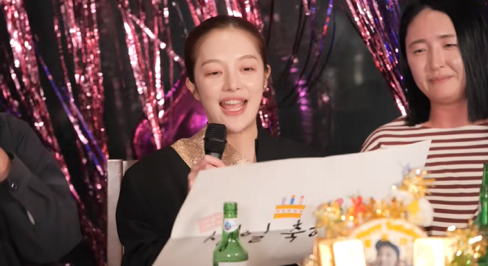My Jungwoo Ha friend is here, too.Kim Yong-gun's daughter-in-law Hwang Bo-ra's birthday party is full of entertainment connections
