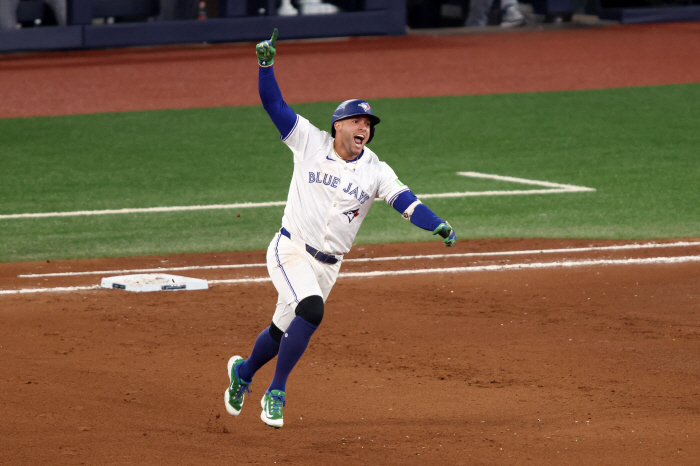 Ohtani's opponent is Toronto, advancing to WS for the first time in 32 years! Springer Reversal 3-point ALCS 4 wins and 3 losses, and the hero LAD will face off from the 25th