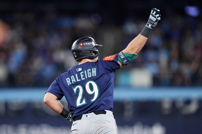 Ohtani's opponent is Toronto, advancing to WS for the first time in 32 years! Springer Reversal 3-point ALCS 4 wins and 3 losses, and the hero LAD will face off from the 25th