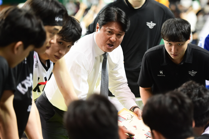  KT Director Moon Kyung-eun, Derek Williams, kept hovering in his head when to replace Kagulan. Why?