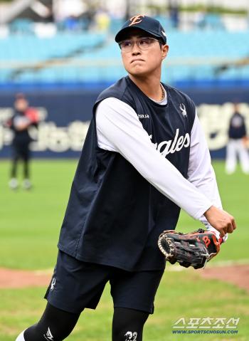  Chae Eunsung, play catch ball with your shoulders