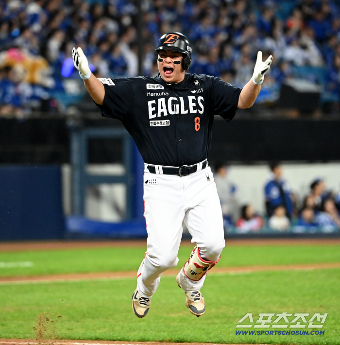  Cheering Noh Si-hwan turns the tables again with a two-run shot!
