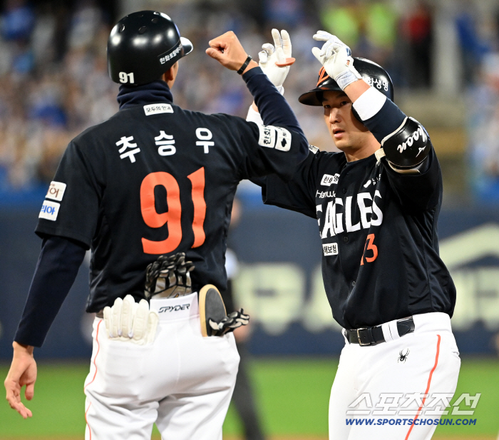  Choi Jae-hoon hits the leadoff hitter in the third inning