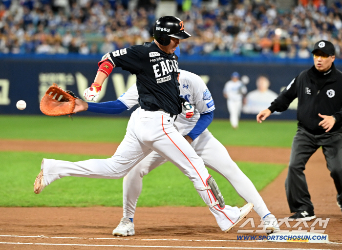  Ha Joo-seok is safe faster than the ball