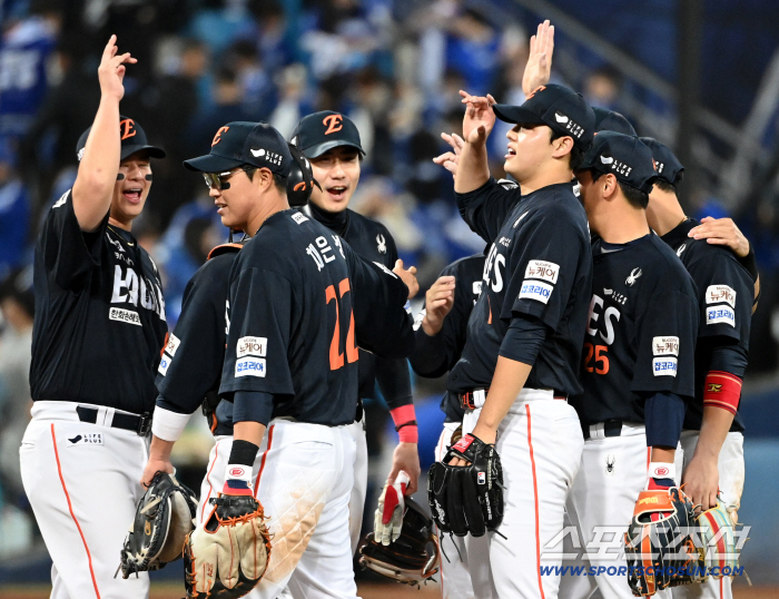  Hanwha caught the third round of the playoffs