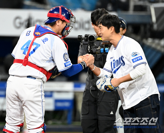  Jo Woojin holding Kang Minho's hand, I want to win!