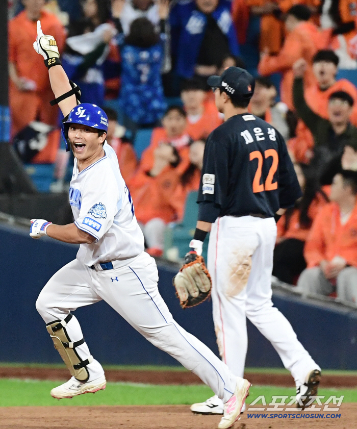  Kim Tae Hoon's thrilling solo home run shot