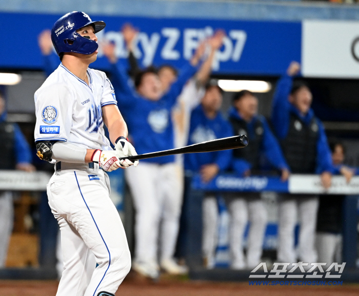  KIM YOUNG WOONG, come from behind, 3 runs, bang!