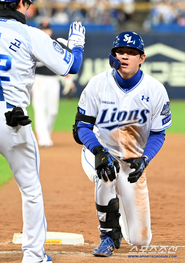  Koo Ja-wook, your uniform looks like dirt