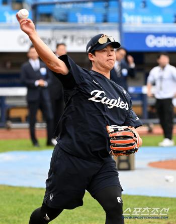  Roh Sihwan, please play catch carefully