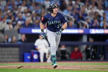 Seattle's first WS is seen, Raleigh's runaway home run bam! PS No. 5 Arch SEA 31 TOR (6th inning)