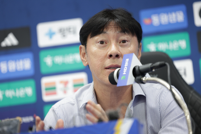 There are no malicious comments or leniency on Vice Chairman Lee Chung-yong The Korea Professional Football Association predicts a hard-line response to criticism of Lee Chung-yong's golf ceremony