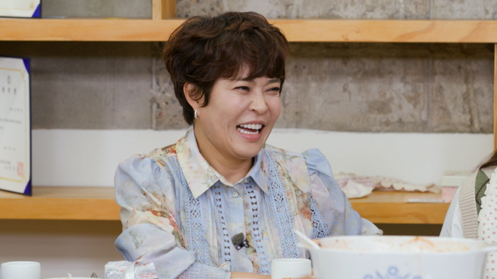 43-year-old Kim Min-kyung likes Koo Bon-seung oppa, confessing to Kim Sook, a good-looking girl (delivered)