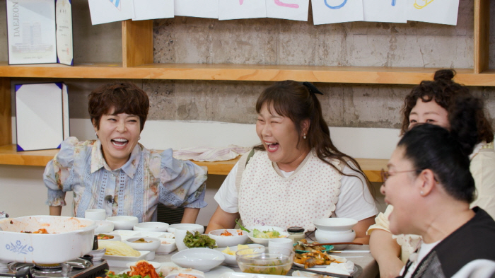 43-year-old Kim Min-kyung likes Koo Bon-seung oppa, confessing to Kim Sook, a good-looking girl (delivered)