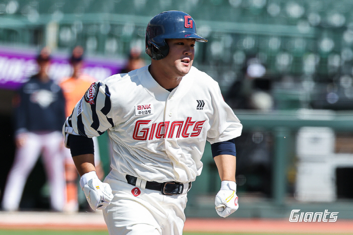 Do you want me to quench your thirst for the team home run? New 20-year-old cannon heats up Busan's fall 