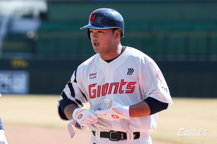 Do you want me to quench your thirst for the team home run? New 20-year-old cannon heats up Busan's fall 