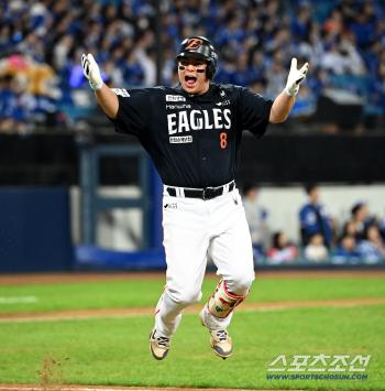 Don't hesitate, be bold... No. 4 hitter who looked through hawk's eyes, director Roh's eye for making the moment of game 3 of the series watershed